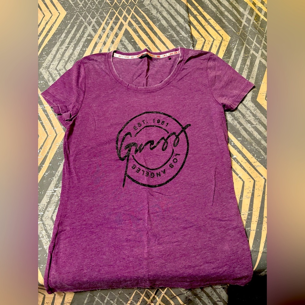 Guess Purple Graphic Fitted Short Sleeve Tee